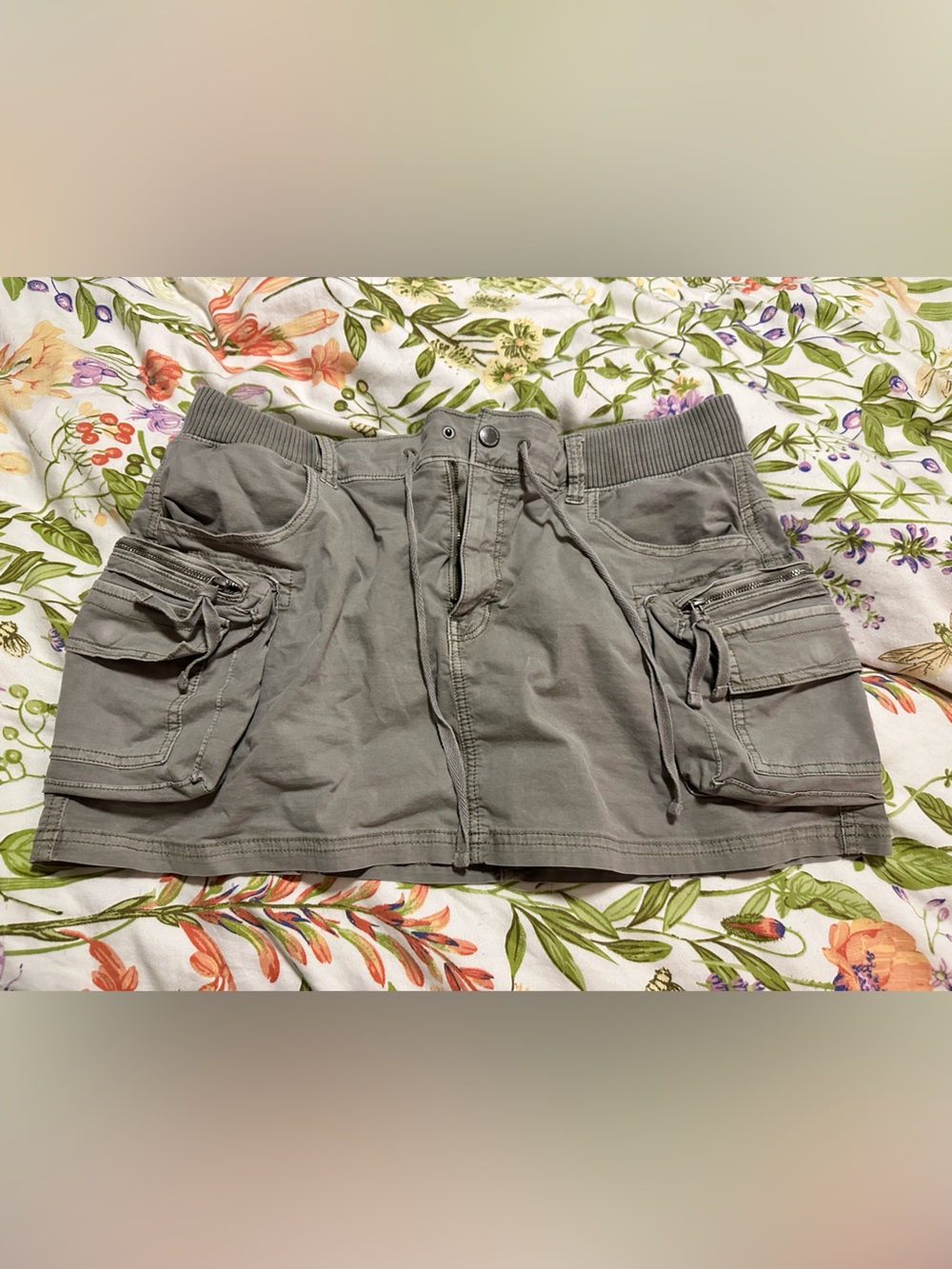American Eagle Outfitters Olive Gray Cargo Shorts